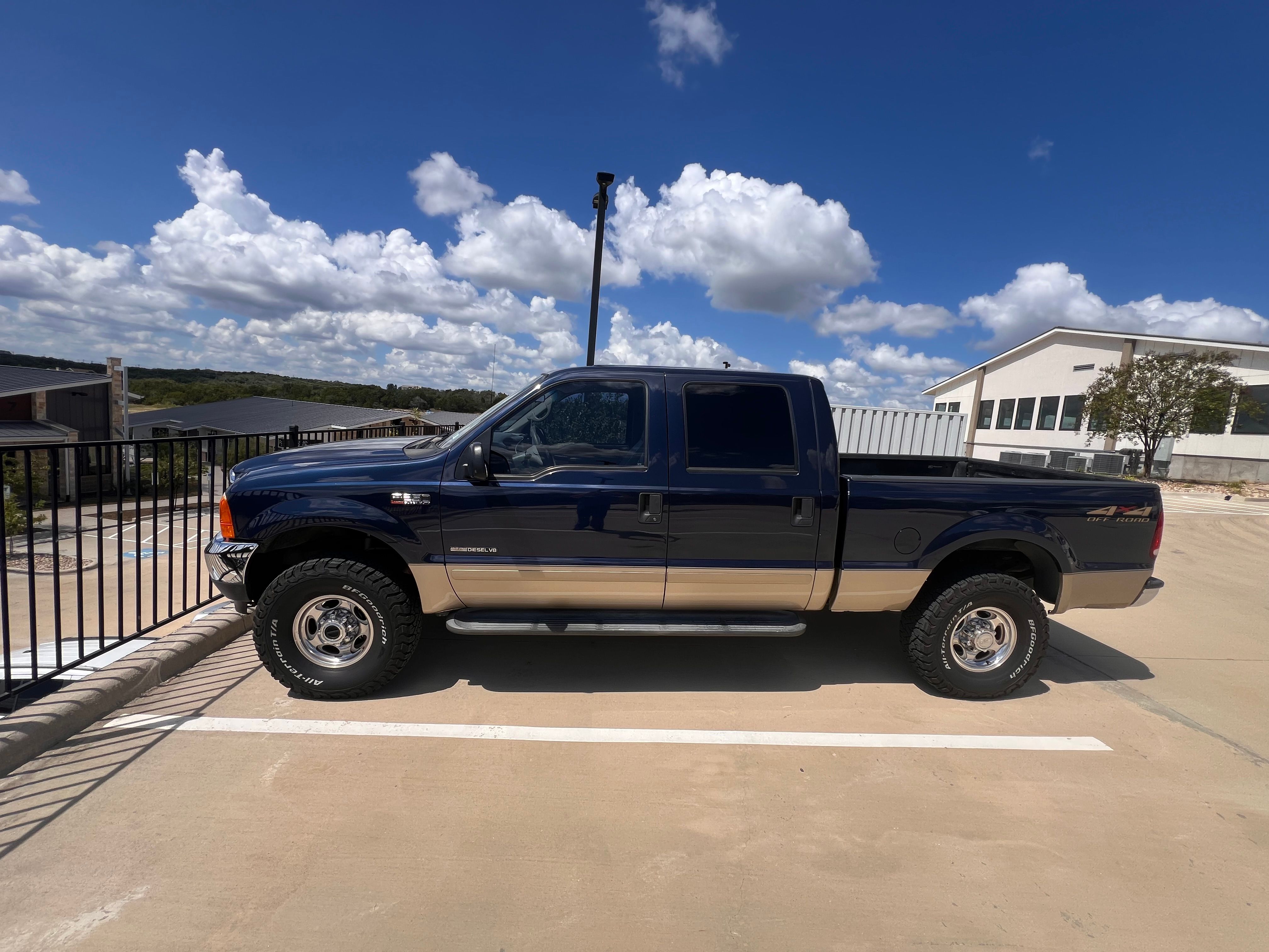Used 2001 Ford F250 4x4 Crew Cab Super Duty image 1
