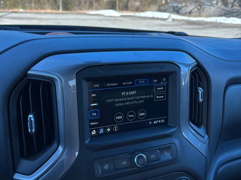 Used 2019 Chevrolet Silverado 1500 Custom Trail Boss w/ Custom Convenience Package image 8