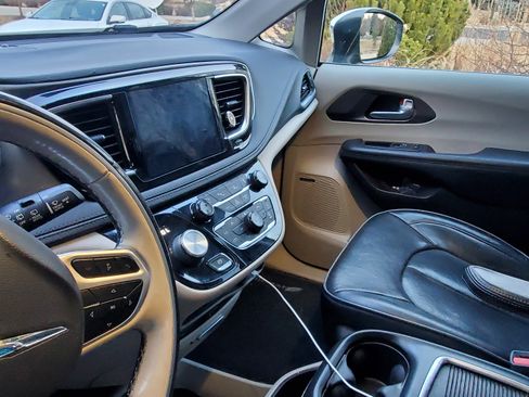 Used 2018 Chrysler Pacifica Limited w/ Advanced Safetytec Group image 10