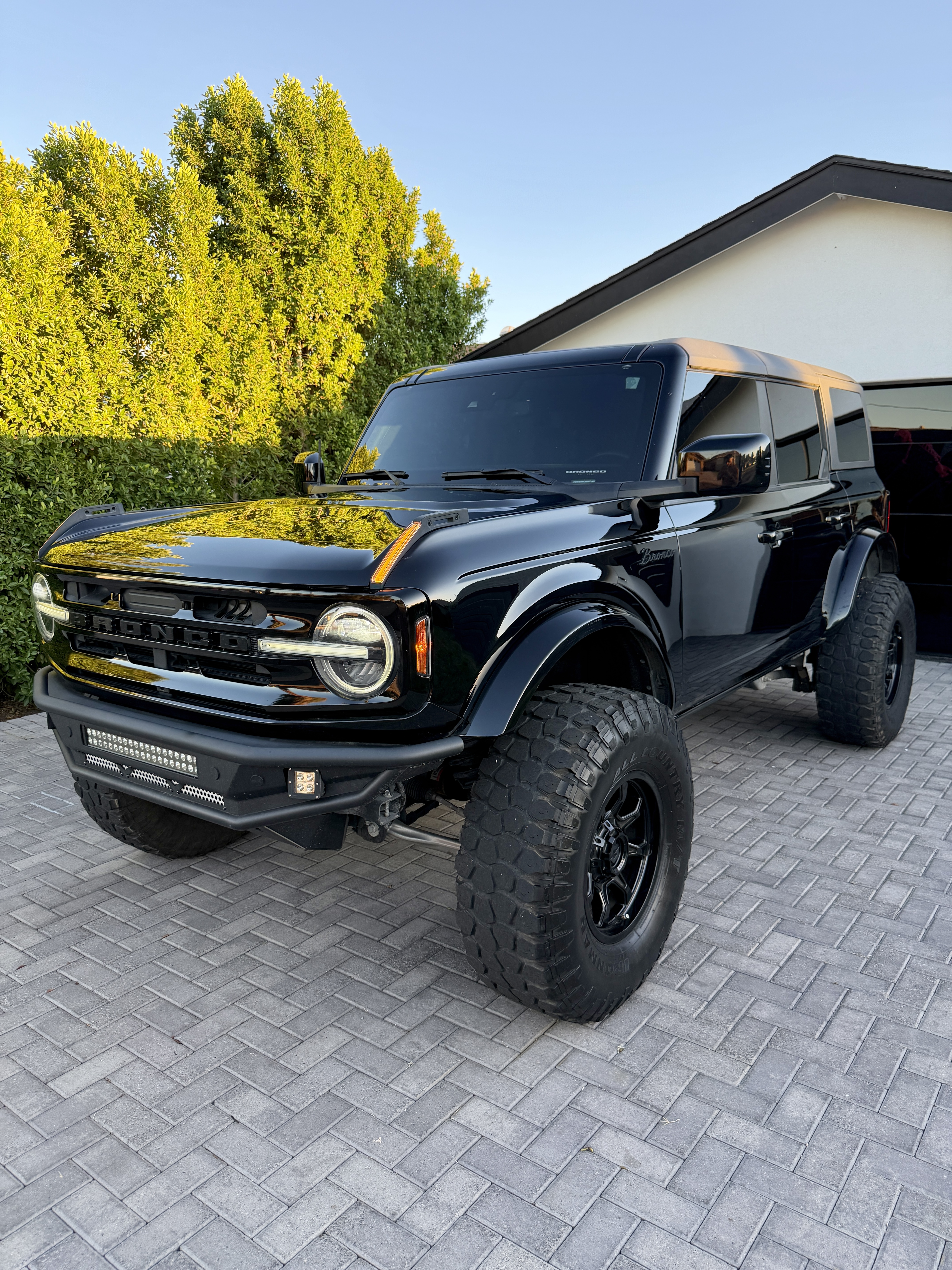 Used 2023 Ford Bronco Outer Banks AWD/4WD image 2