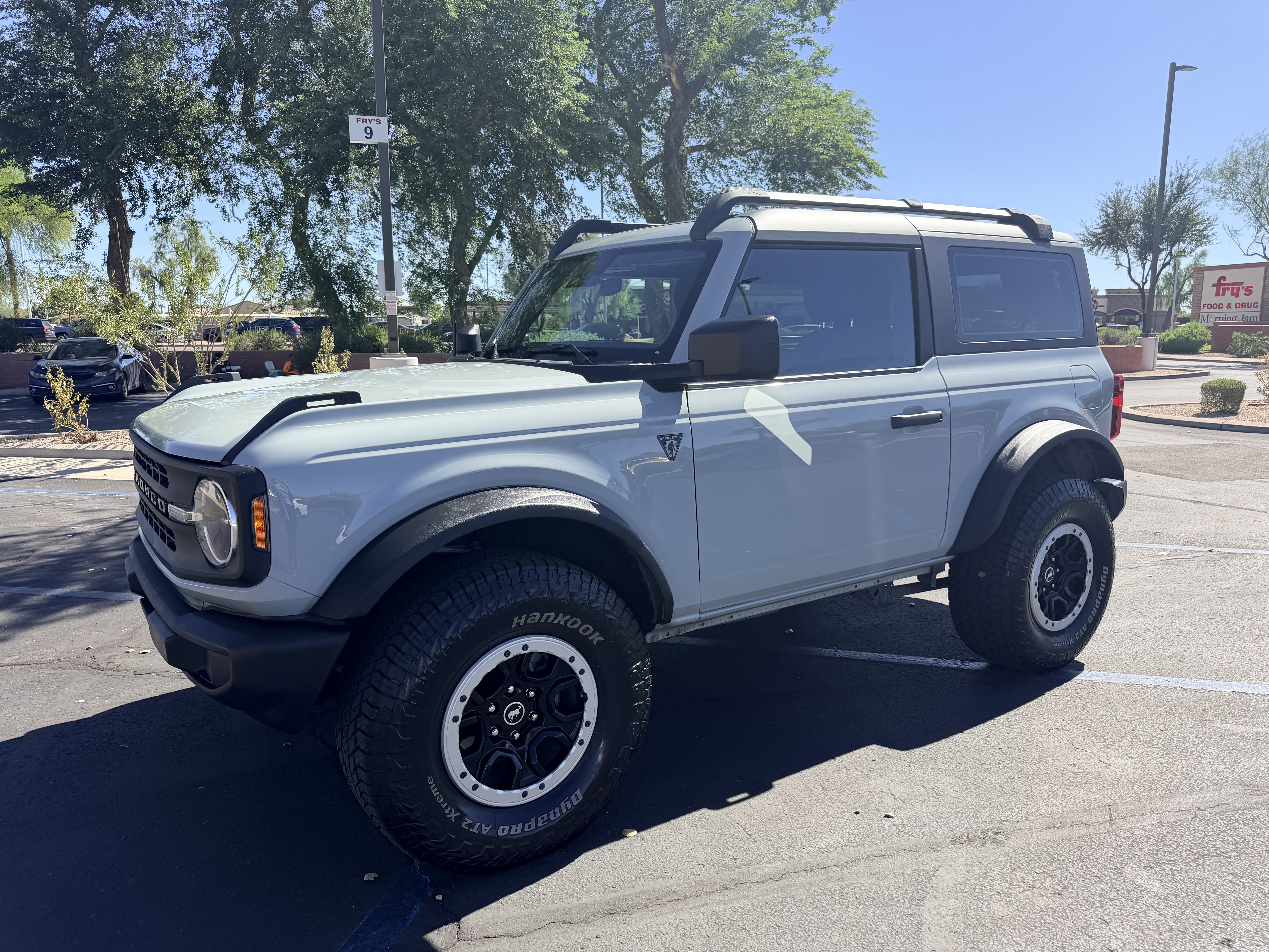 Used 2023 Ford Bronco 2-Door w/ Sasquatch Package AWD/4WD image 1