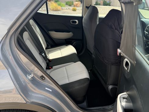 Used 2020 Hyundai Venue SEL FWD image 11