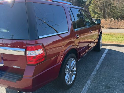 Used 2017 Ford Expedition Platinum image 5