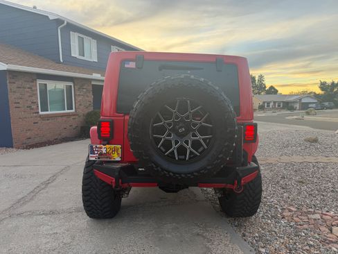 Used 2018 Jeep Wrangler Unlimited Rubicon w/ Connectivity Group image 4