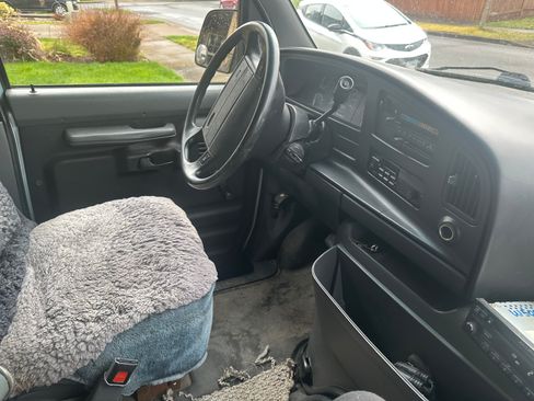 Used 1995 Ford E-150 and Econoline 150 image 12