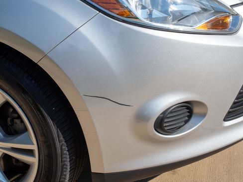 Used 2013 Ford Focus SE w/ SE Winter Pkg FWD image 16