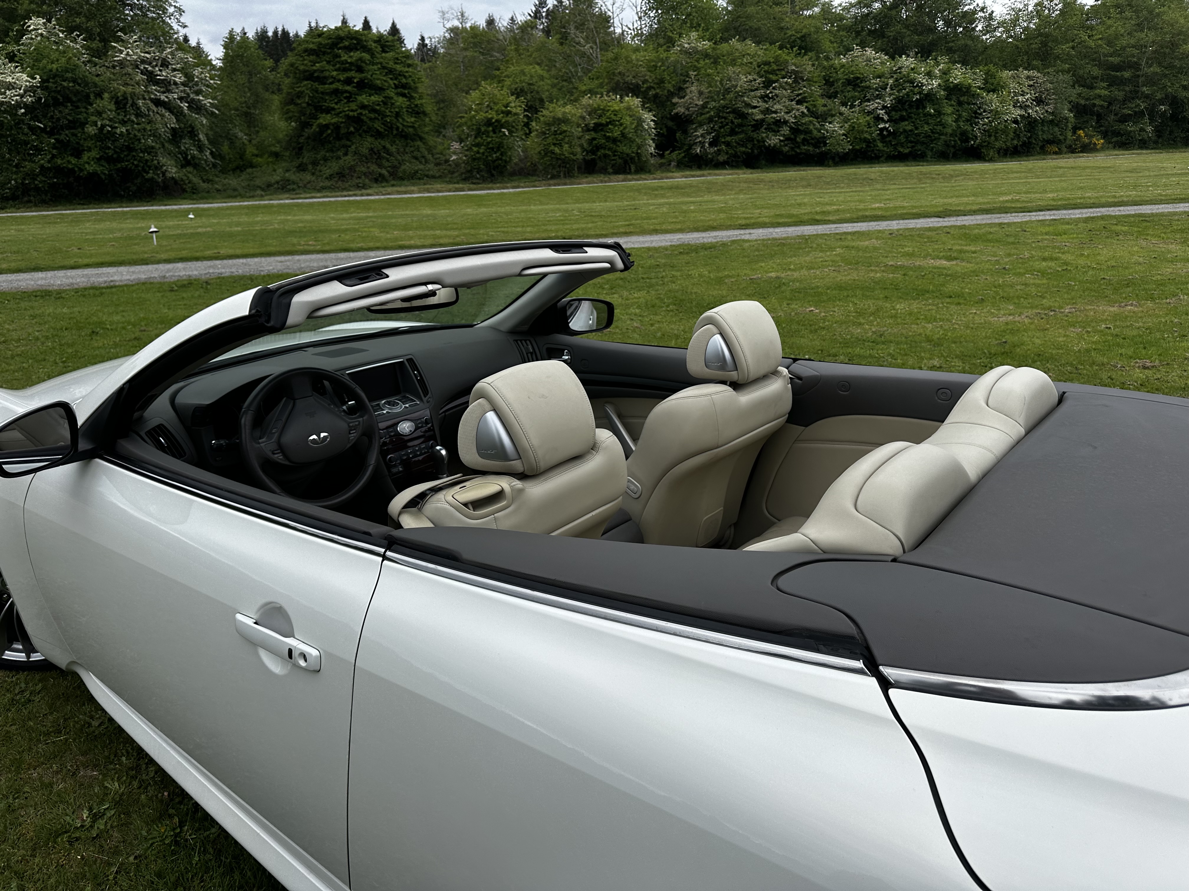 Used 2011 INFINITI G37 Convertible w/ Premium Pkg RWD image 14