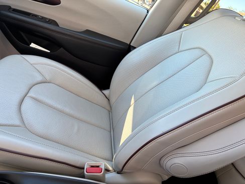 Used 2019 Chrysler Pacifica Limited w/ Tire & Wheel Group image 14