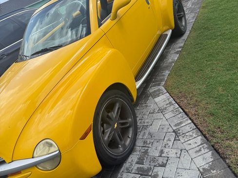 Used 2004 Chevrolet SSR w/ Preferred Equipment Group RWD image 5