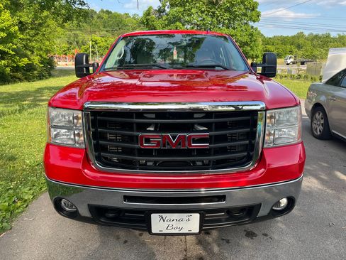 Used 2008 GMC Sierra 2500 SLT w/ Entertainment Package AWD/4WD image 4
