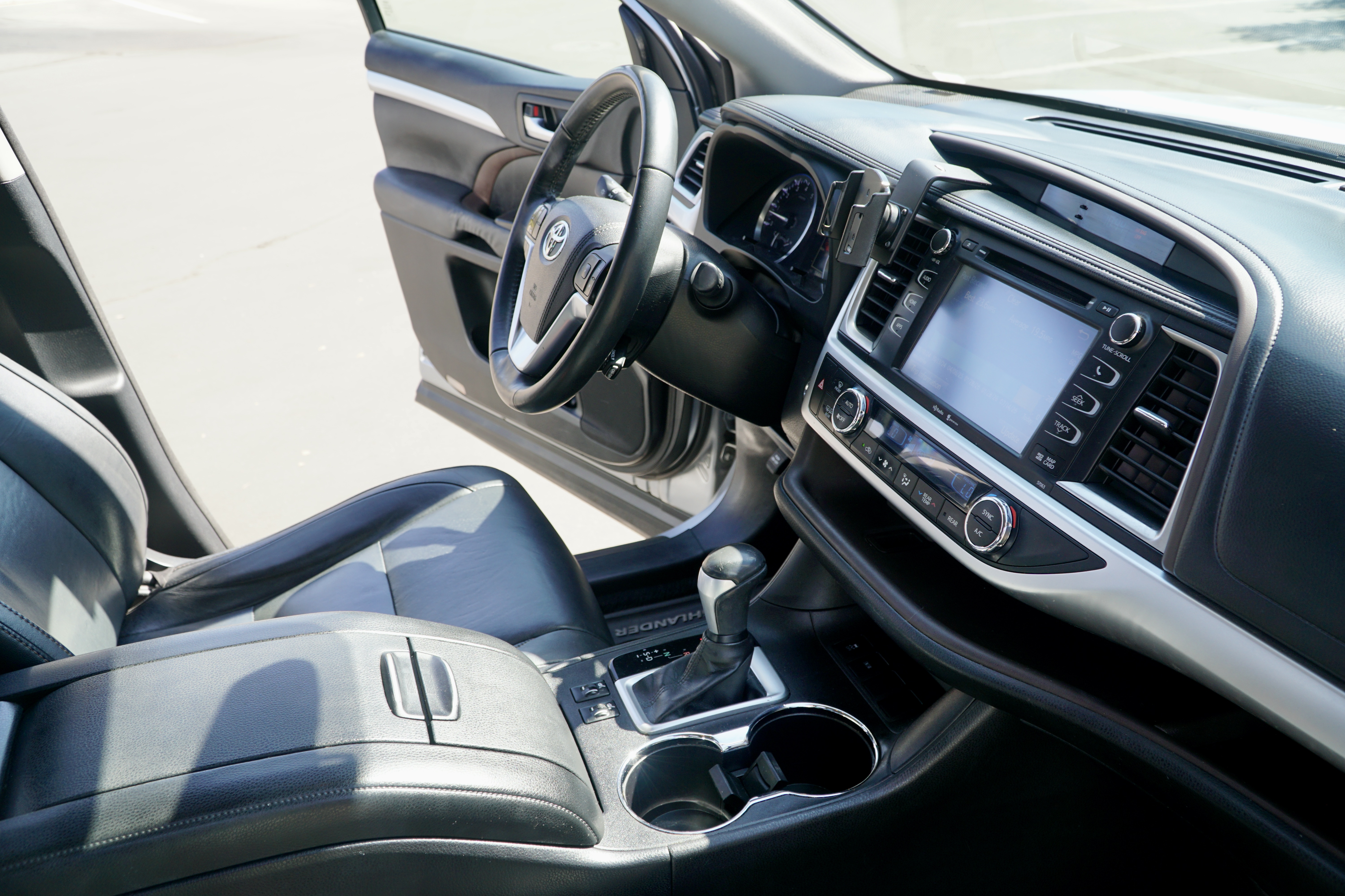 Used 2015 Toyota Highlander XLE FWD image 22
