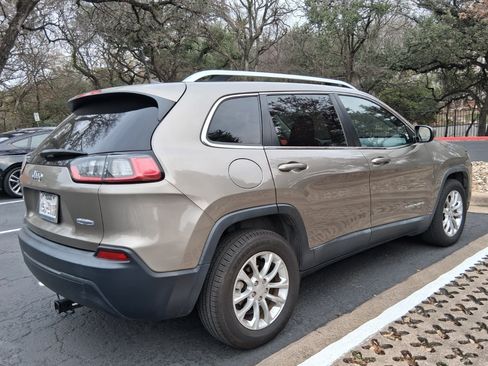 Used 2019 Jeep Cherokee Latitude w/ Popular Appearance Group image 8