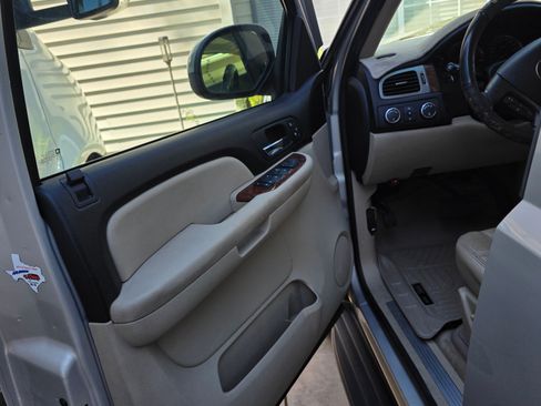 Used 2007 Chevrolet Tahoe LTZ w/ LTZ Preferred Equipment Group image 15