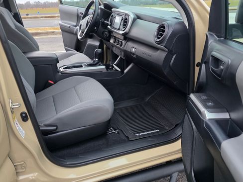 Used 2017 Toyota Tacoma SR5 w/ Tow Package image 21