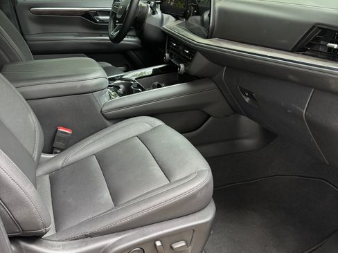 Used 2025 Chevrolet Tahoe LT w/ Comfort Package RWD image 9
