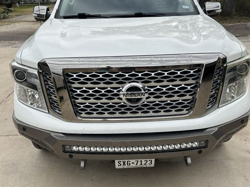 Used 2019 Nissan Titan Platinum Reserve w/ Platinum Utility Package image 8