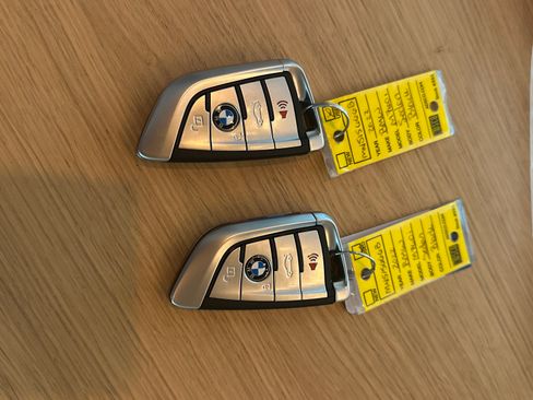 Used 2022 BMW M760i xDrive w/ Luxury Rear Seating Package image 5