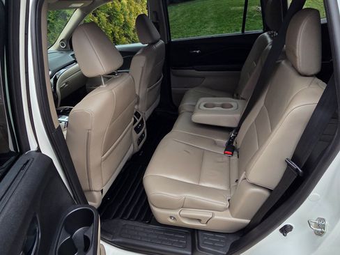 Used 2017 Honda Pilot Touring image 16