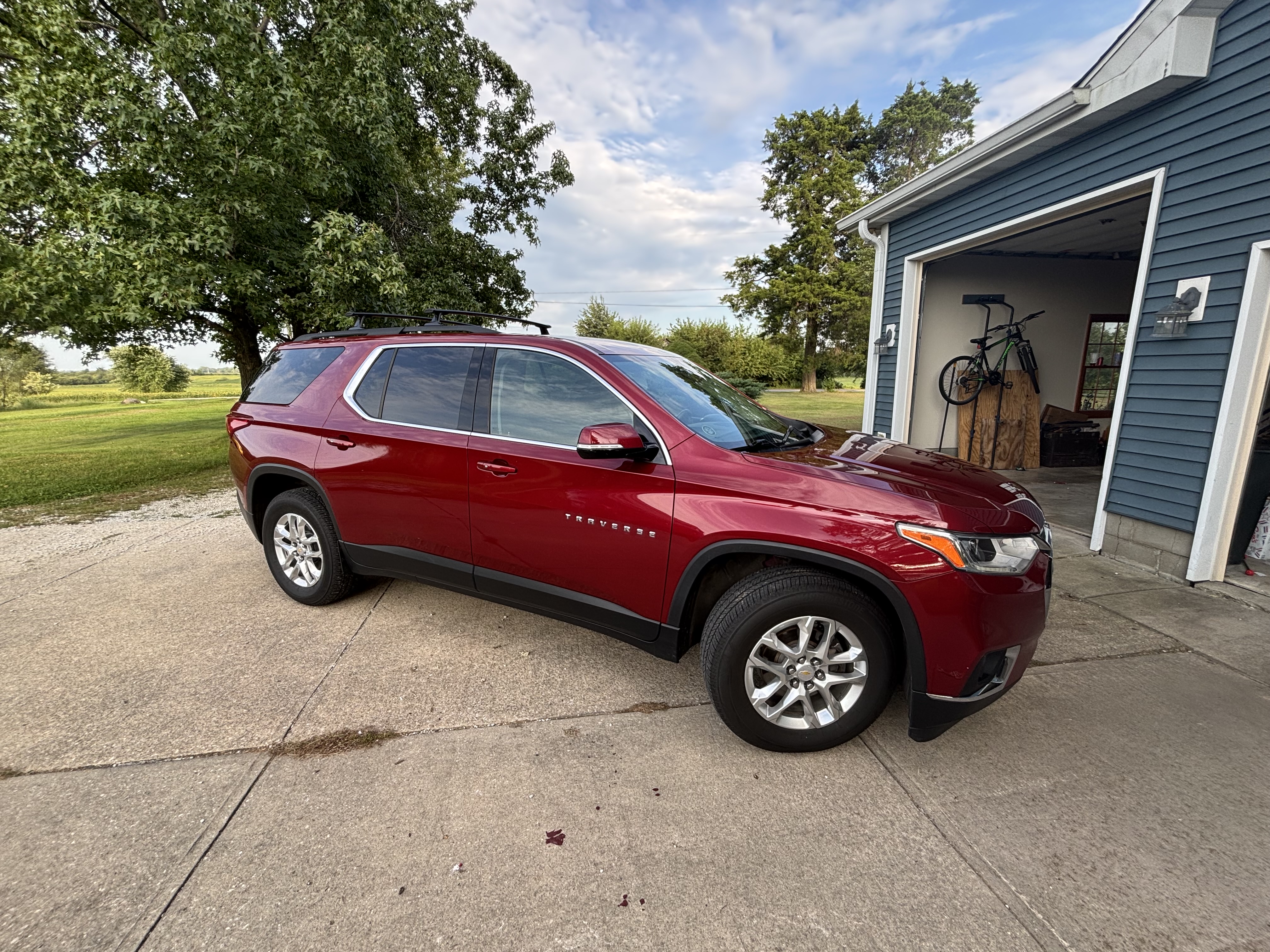 Used 2020 Chevrolet Traverse LT FWD image 10