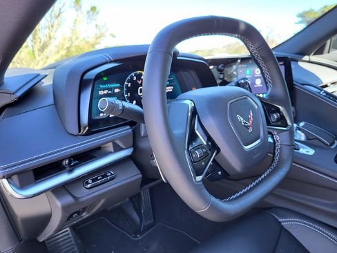 Used 2024 Chevrolet Corvette Stingray Preferred Cpe w/ Z51 Performance Package RWD image 4