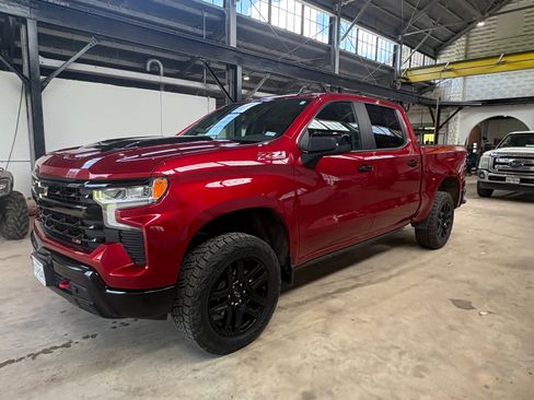Used 2024 Chevrolet Silverado 1500 LT Trail Boss w/ Convenience Package II AWD/4WD image 1