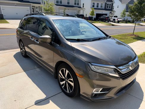 Used 2019 Honda Odyssey Elite image 2
