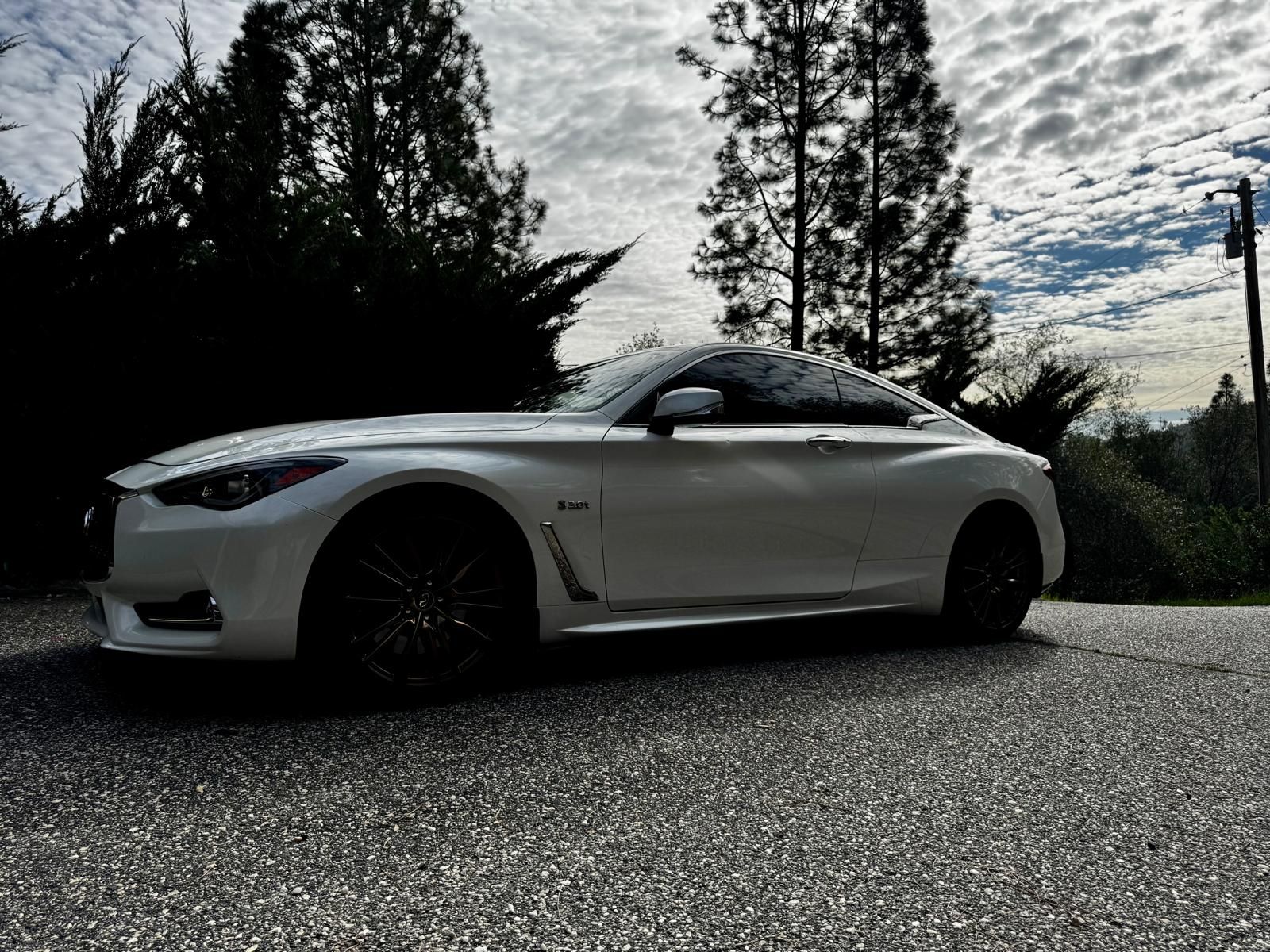 Used 2017 INFINITI Q60 Red Sport 400 RWD image 4