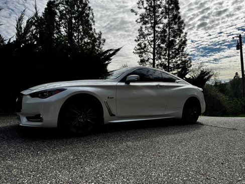 Used 2017 INFINITI Q60 Red Sport 400 image 5