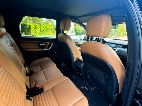 Used 2019 Land Rover Discovery Sport HSE Luxury image 12