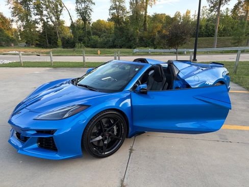 Used 2025 Chevrolet Corvette E-Ray AWD/4WD image 5