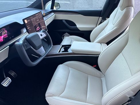 Used 2023 Tesla Model X image 10