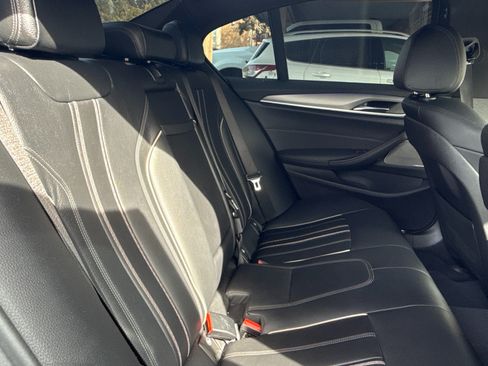 Used 2019 BMW 530e w/ M Sport Package image 18