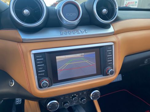 Used 2015 Ferrari California T image 17