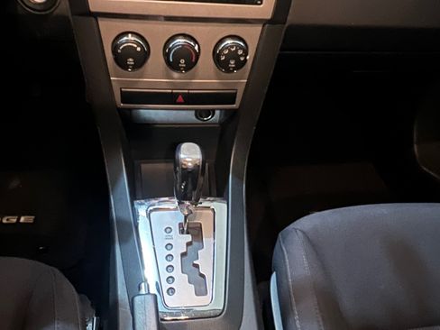 Used 2010 Dodge Avenger SXT image 9