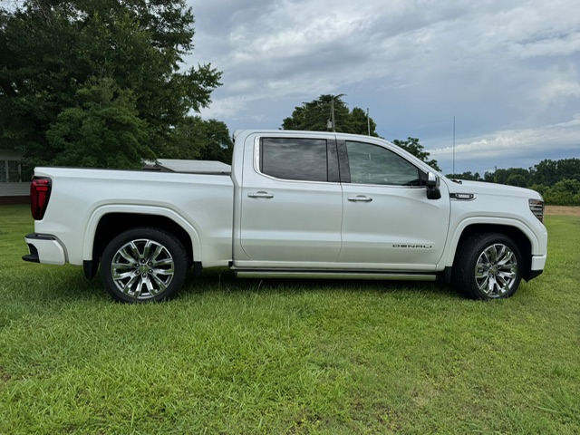 Used 2024 GMC Sierra 1500 Denali AWD/4WD image 1