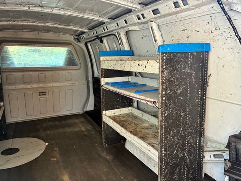 Used 2017 Chevrolet Express 2500 image 9