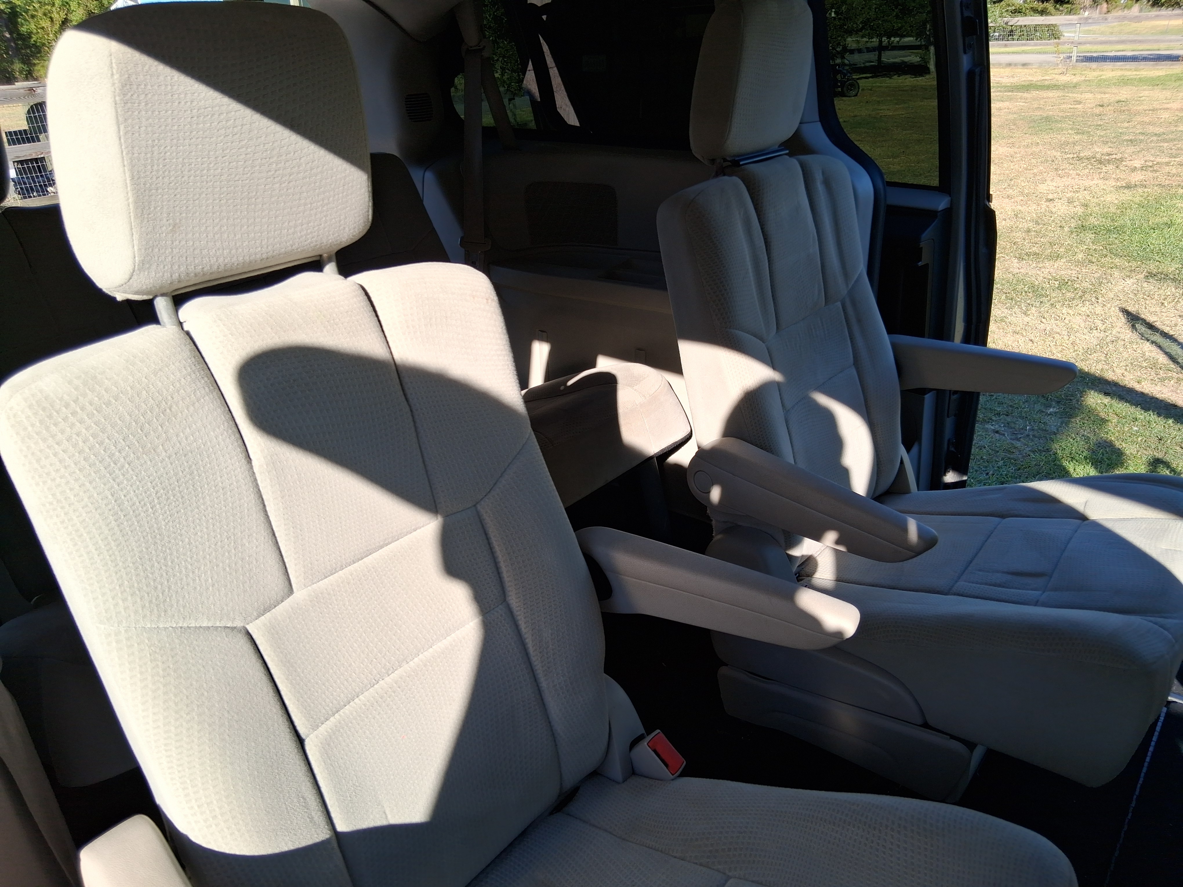 Used 2013 Dodge Grand Caravan American Value Package w/ UConnect Hands-Free Group FWD image 18