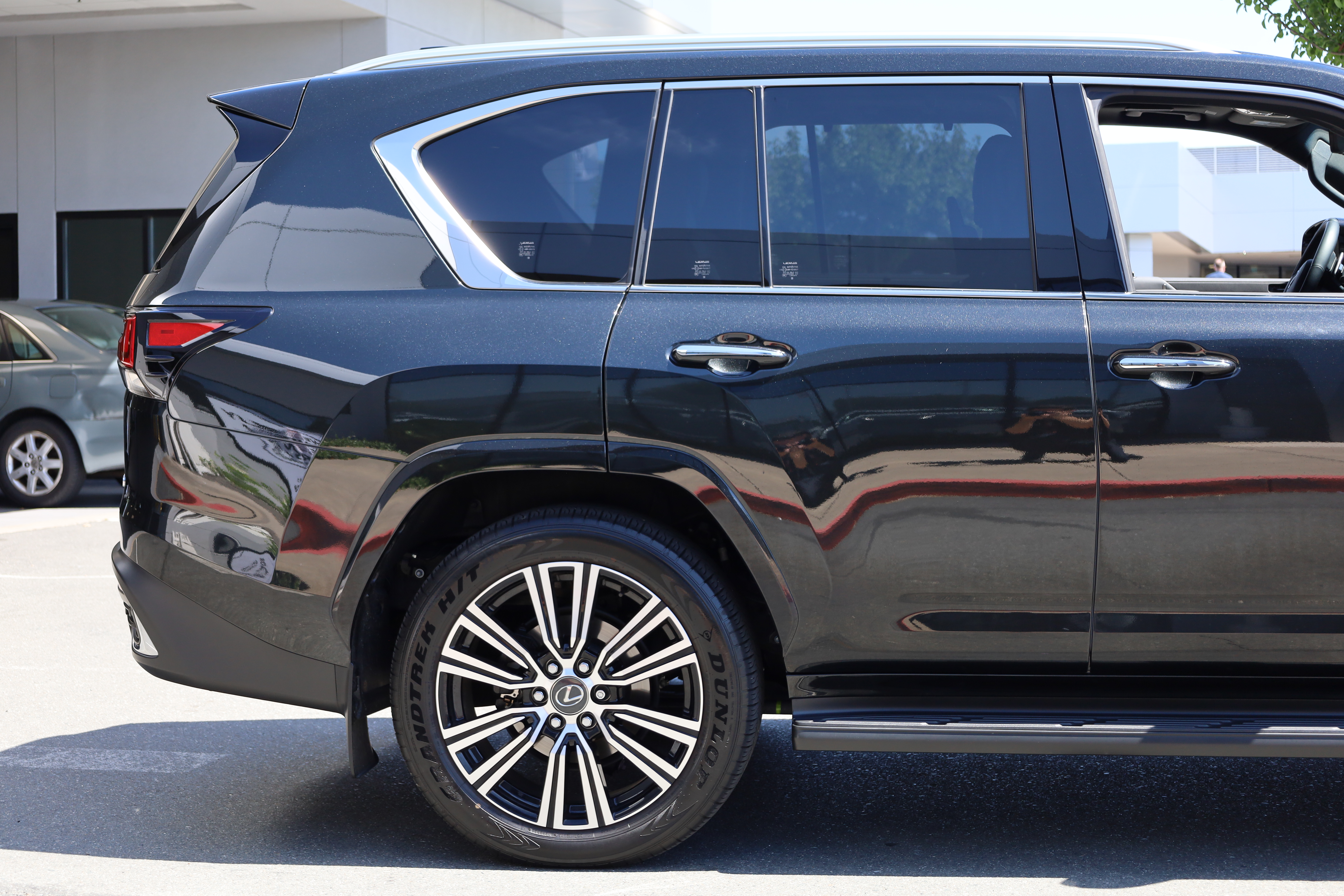 Used 2025 Lexus LX 600 4WD w/ Accessory Package (Z1) image 16