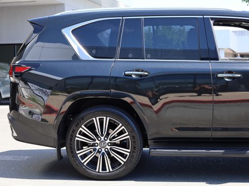 Used 2025 Lexus LX 600 4WD w/ Accessory Package (Z1) image 16