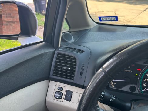 Used 2011 Toyota Venza AWD image 15