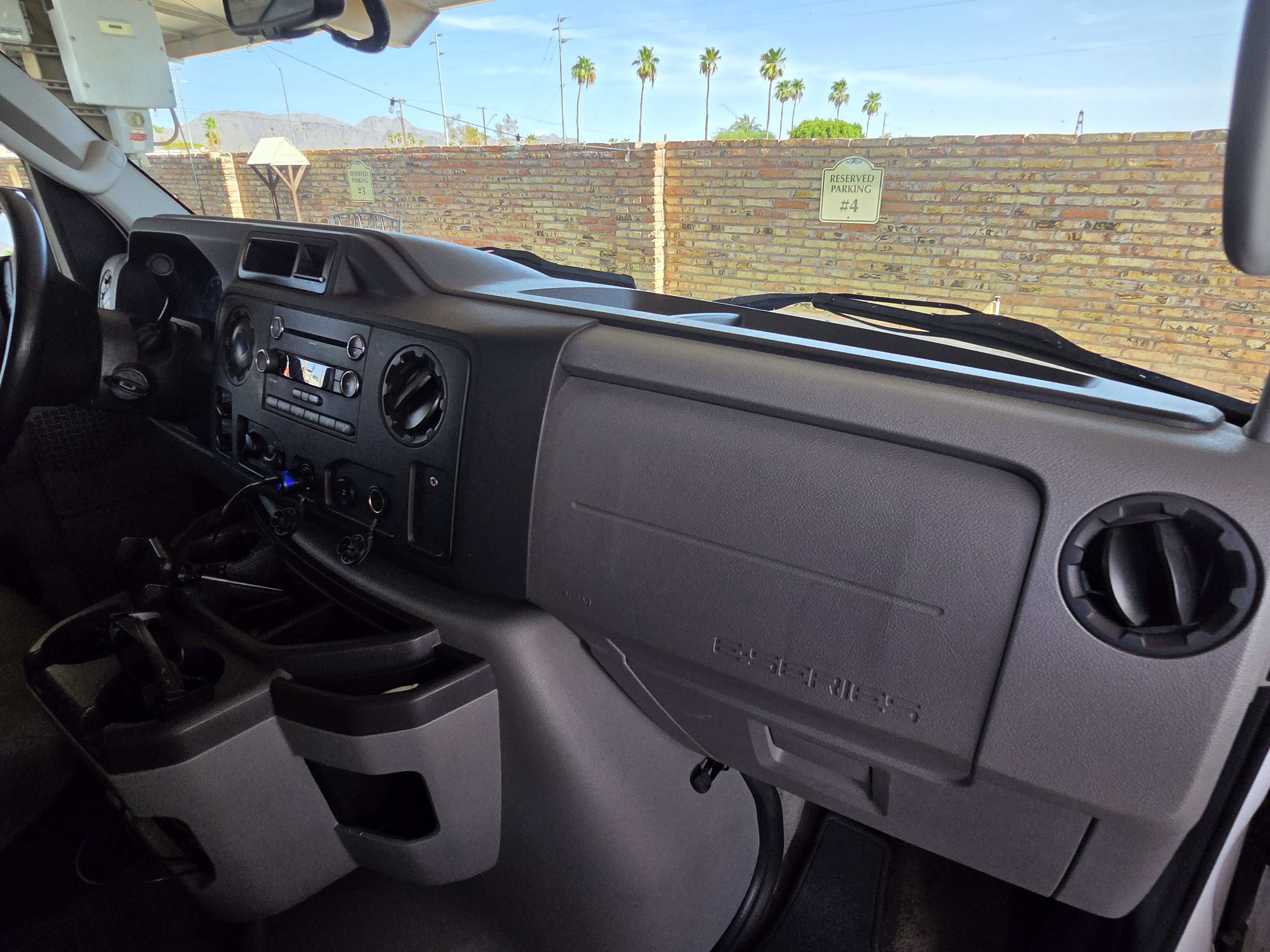 Used 2014 Ford E-350 and Econoline 350 XLT RWD image 10