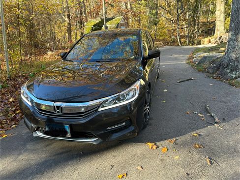 Used 2016 Honda Accord Sport image 9