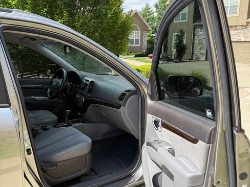 Used 2011 Hyundai Santa Fe SE AWD/4WD image 14