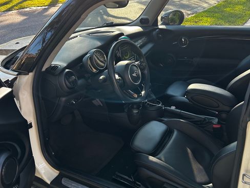 Used 2018 MINI Cooper S image 9