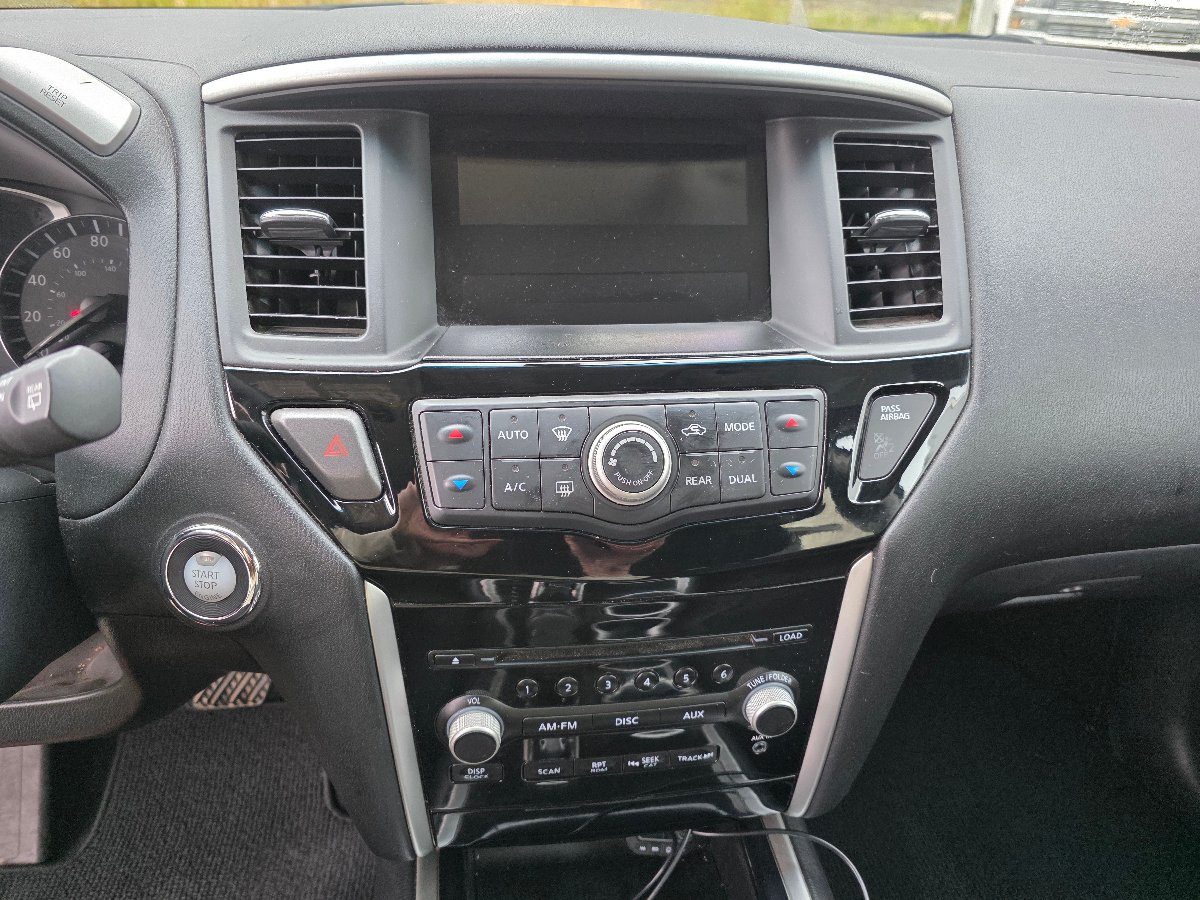 Used 2013 Nissan Pathfinder S AWD/4WD image 8