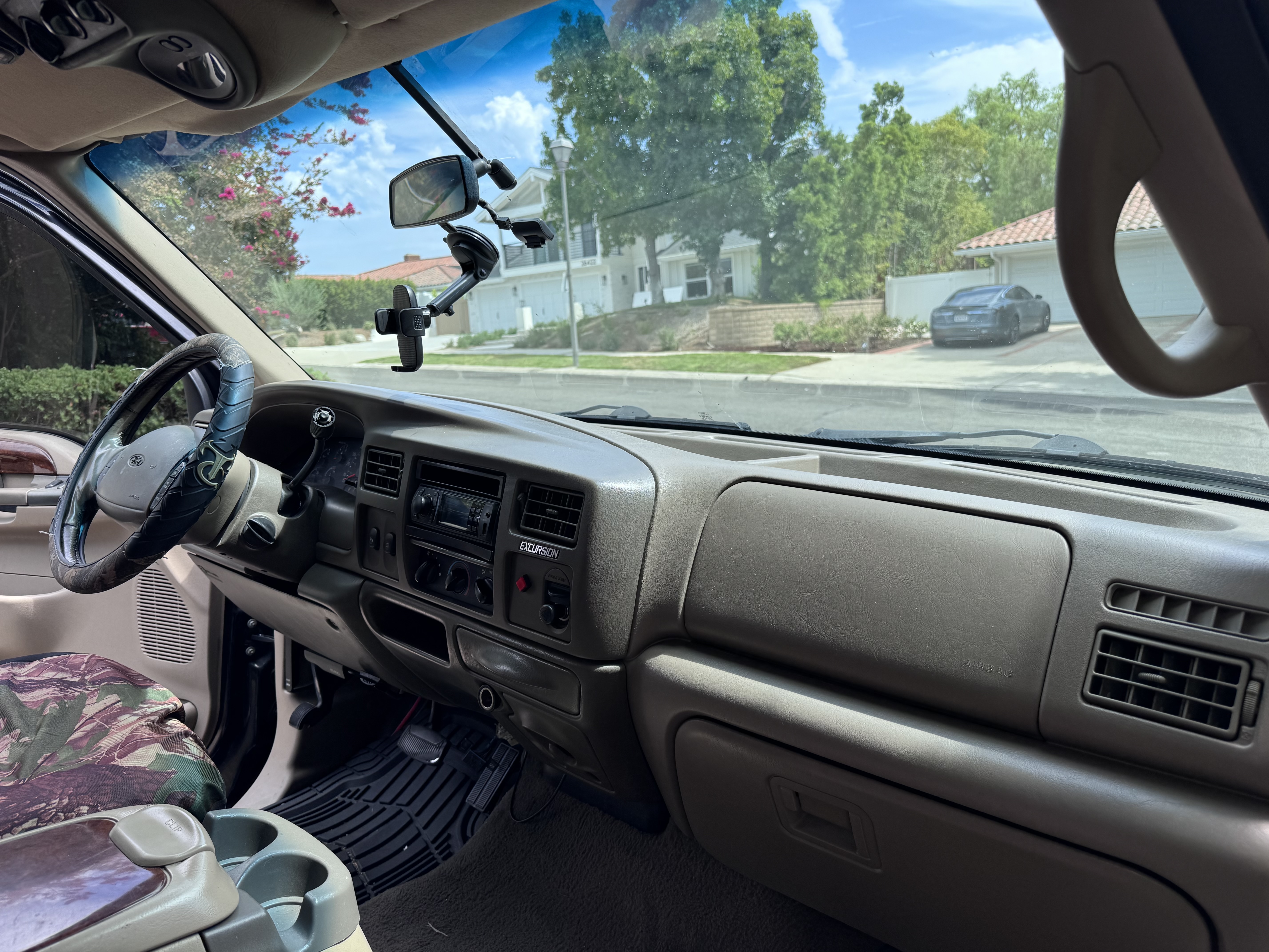 Used 2001 Ford Excursion Limited RWD image 2