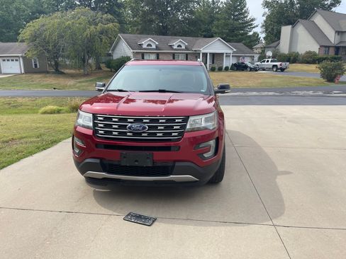 Used 2016 Ford Explorer XLT w/ Equipment Group 201A image 2