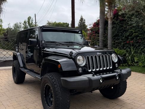 Used 2017 Jeep Wrangler Unlimited Sahara w/ Connectivity Group AWD/4WD image 1