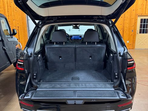 Used 2025 BMW X7 xDrive40i w/ Premium Package image 16