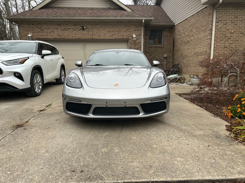 Used 2018 Porsche 718 Cayman image 16